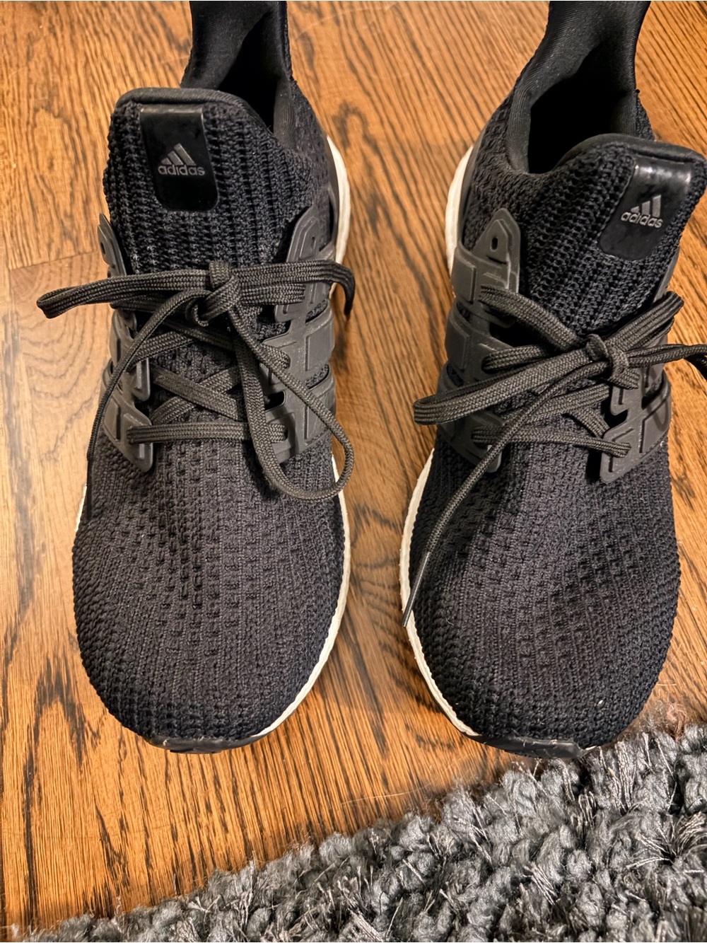 adidas women’s Black Knit Athletic Sneakers sz 9